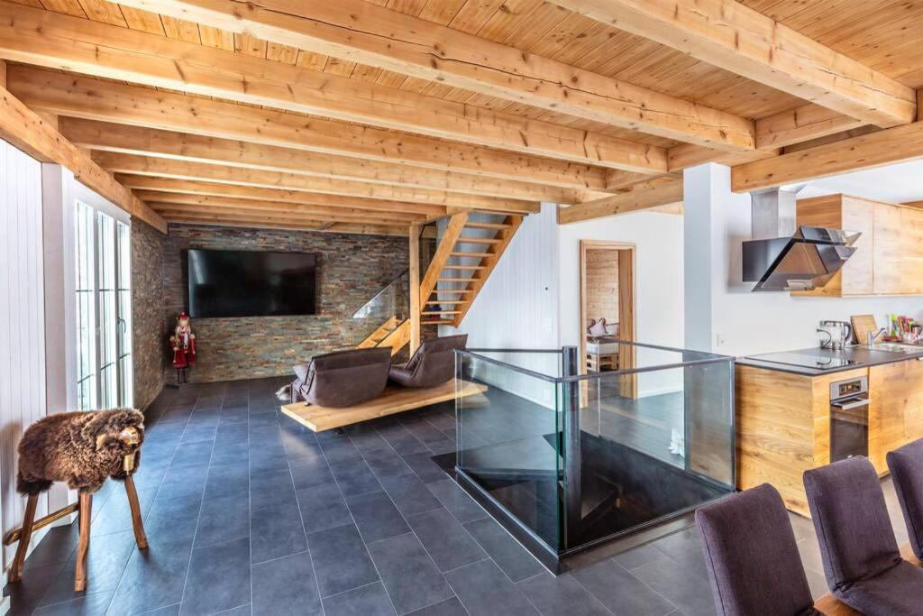 Exklusives Chalet Mit Traumhafter See- Und Bergsicht Seelisberg Esterno foto