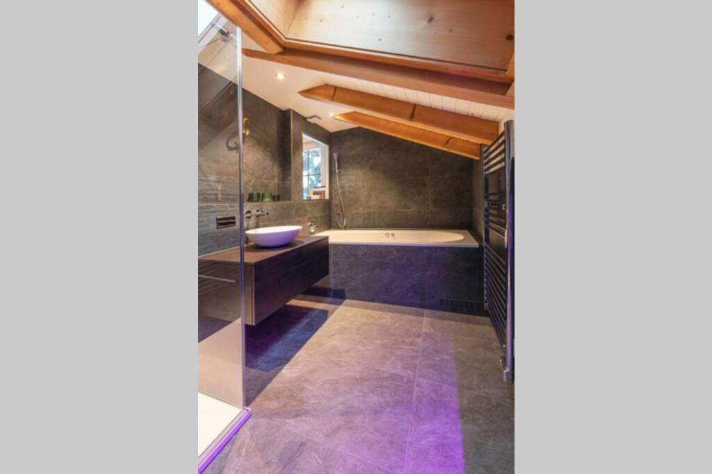 Exklusives Chalet Mit Traumhafter See- Und Bergsicht Seelisberg Esterno foto
