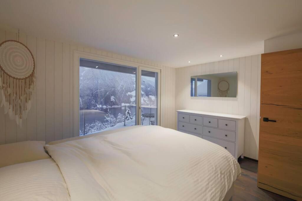 Exklusives Chalet Mit Traumhafter See- Und Bergsicht Seelisberg Esterno foto