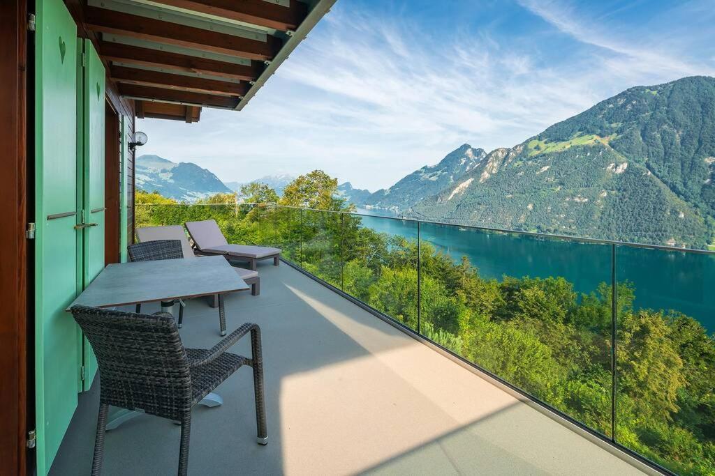 Exklusives Chalet Mit Traumhafter See- Und Bergsicht Seelisberg Esterno foto