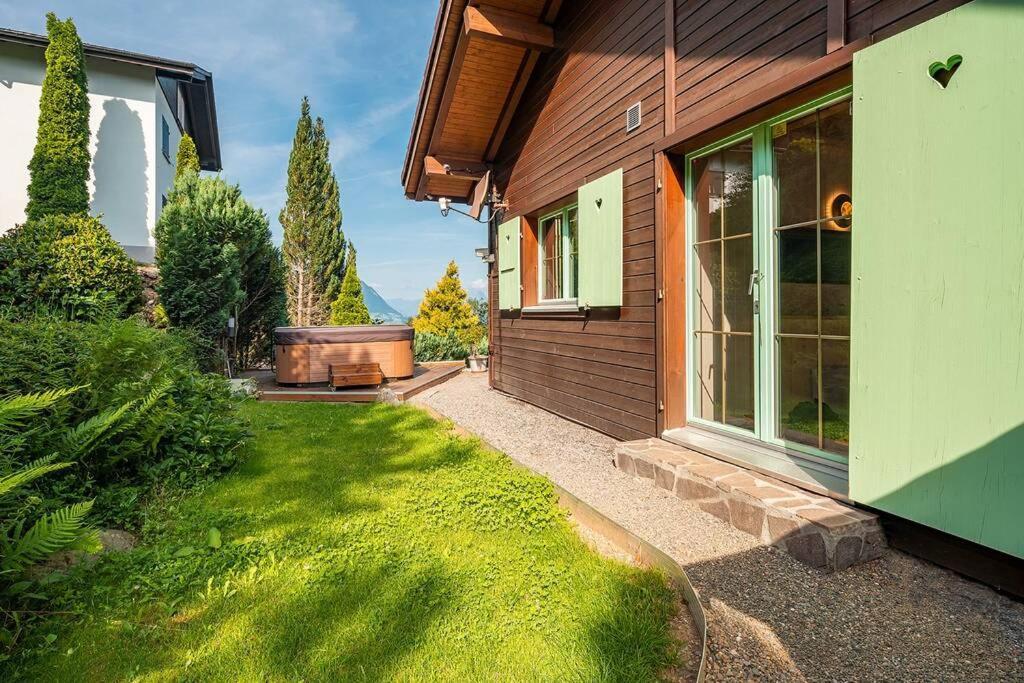 Exklusives Chalet Mit Traumhafter See- Und Bergsicht Seelisberg Esterno foto