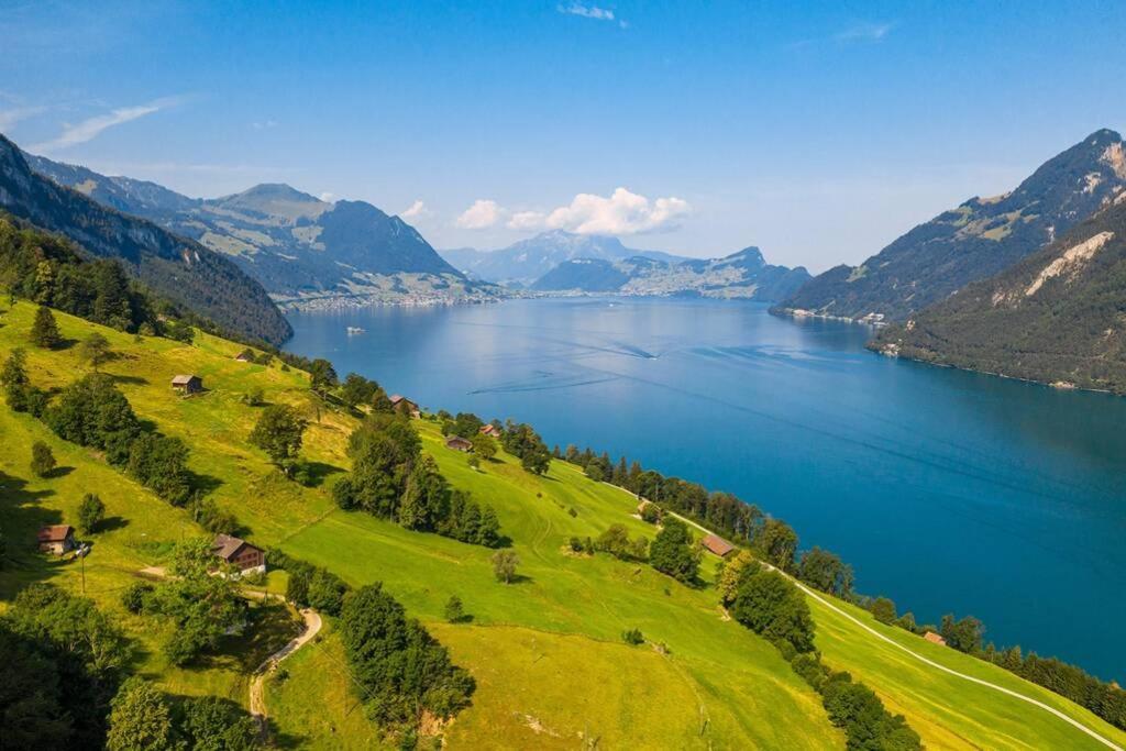 Exklusives Chalet Mit Traumhafter See- Und Bergsicht Seelisberg Esterno foto